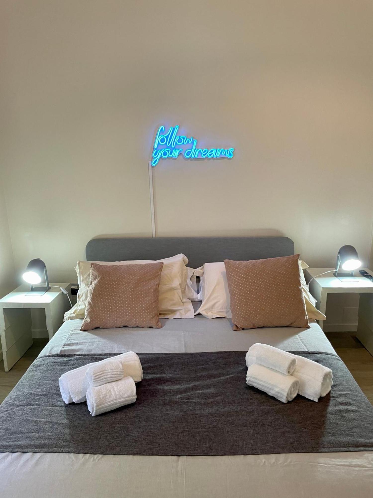 ليتشي 4 Balconi Rooms Paladini B&B E Appartamenti المظهر الخارجي الصورة