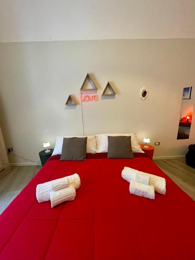 ليتشي 4 Balconi Rooms Paladini B&B E Appartamenti المظهر الخارجي الصورة