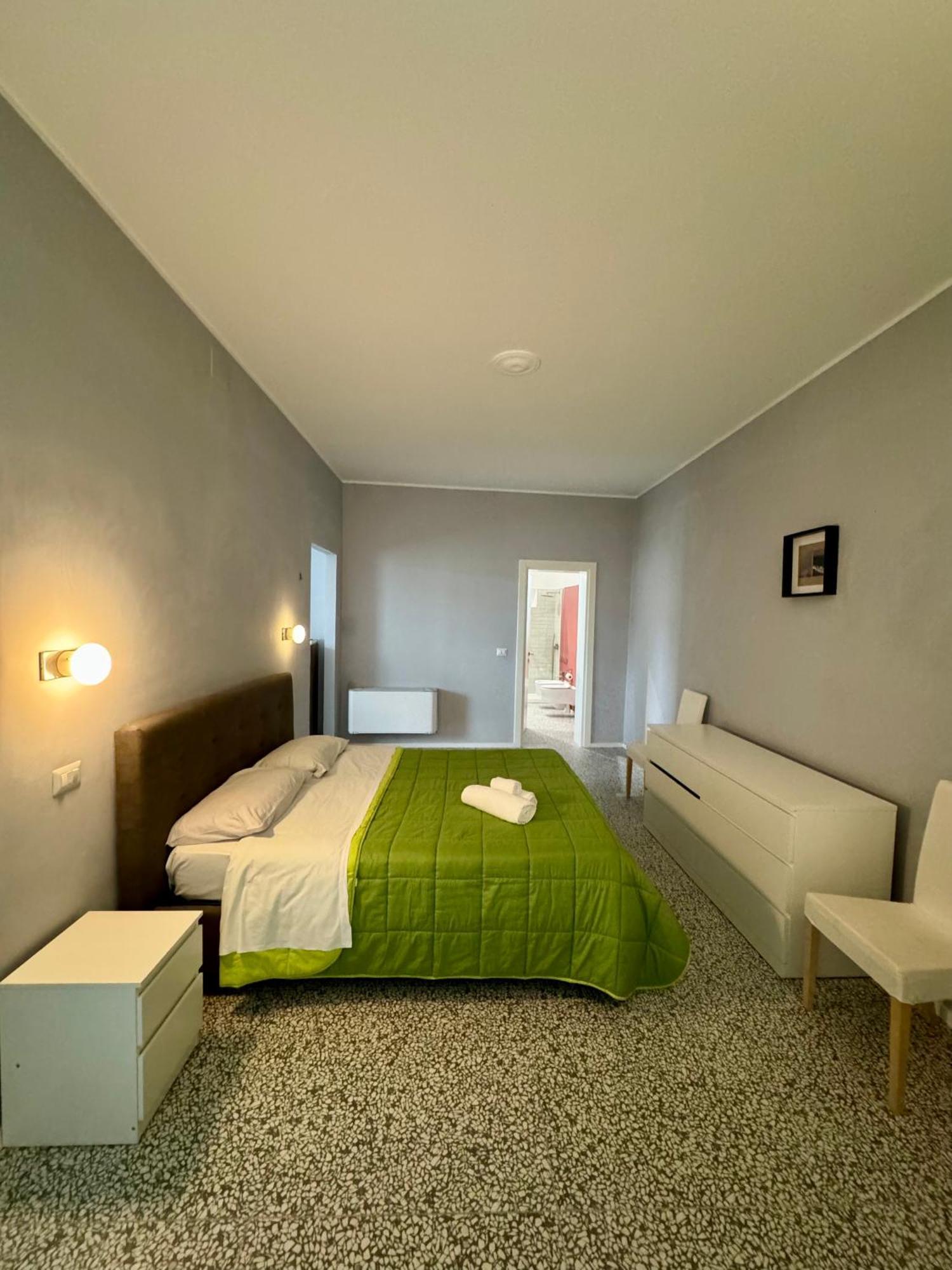ليتشي 4 Balconi Rooms Paladini B&B E Appartamenti المظهر الخارجي الصورة