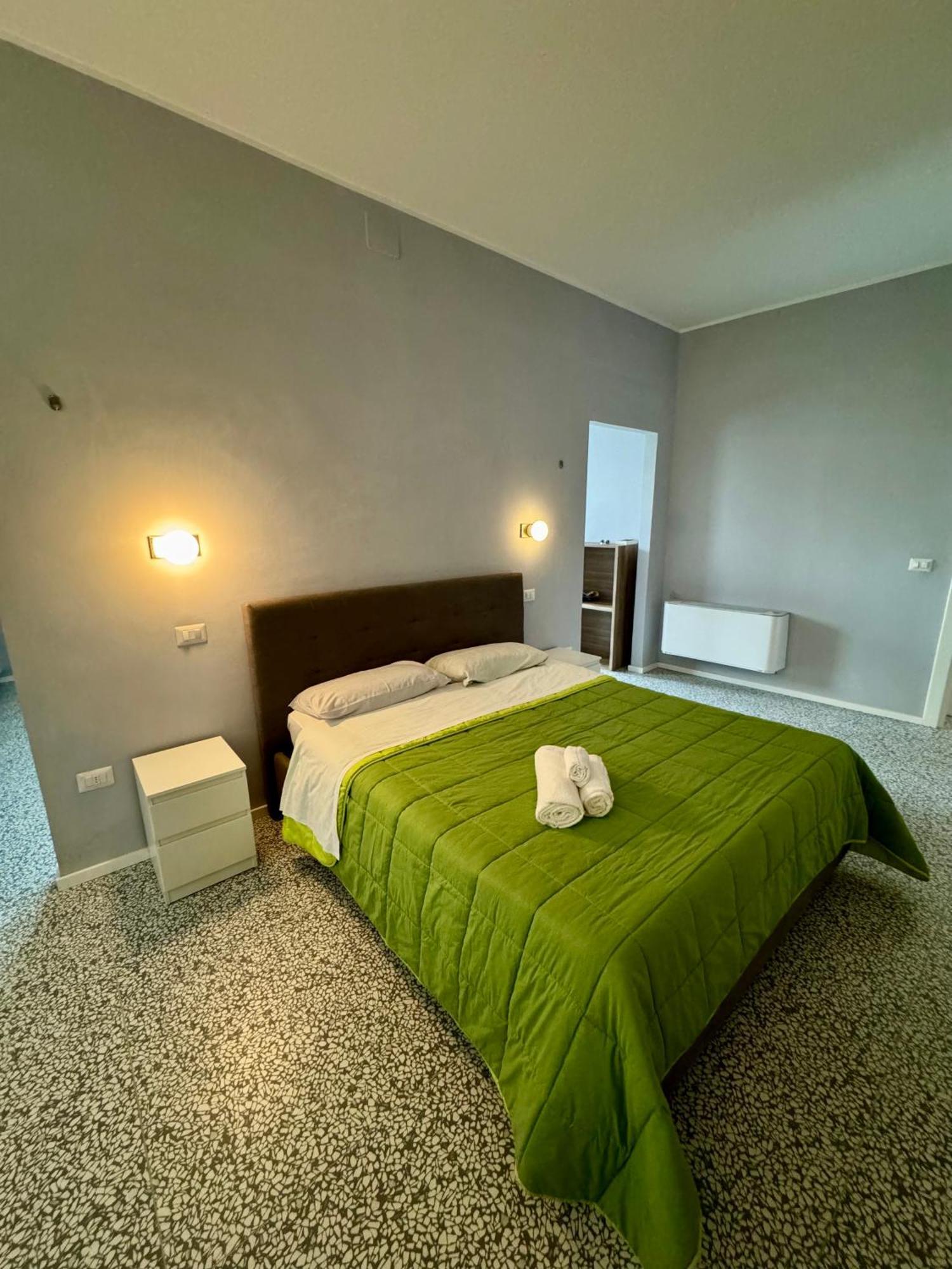 ليتشي 4 Balconi Rooms Paladini B&B E Appartamenti المظهر الخارجي الصورة