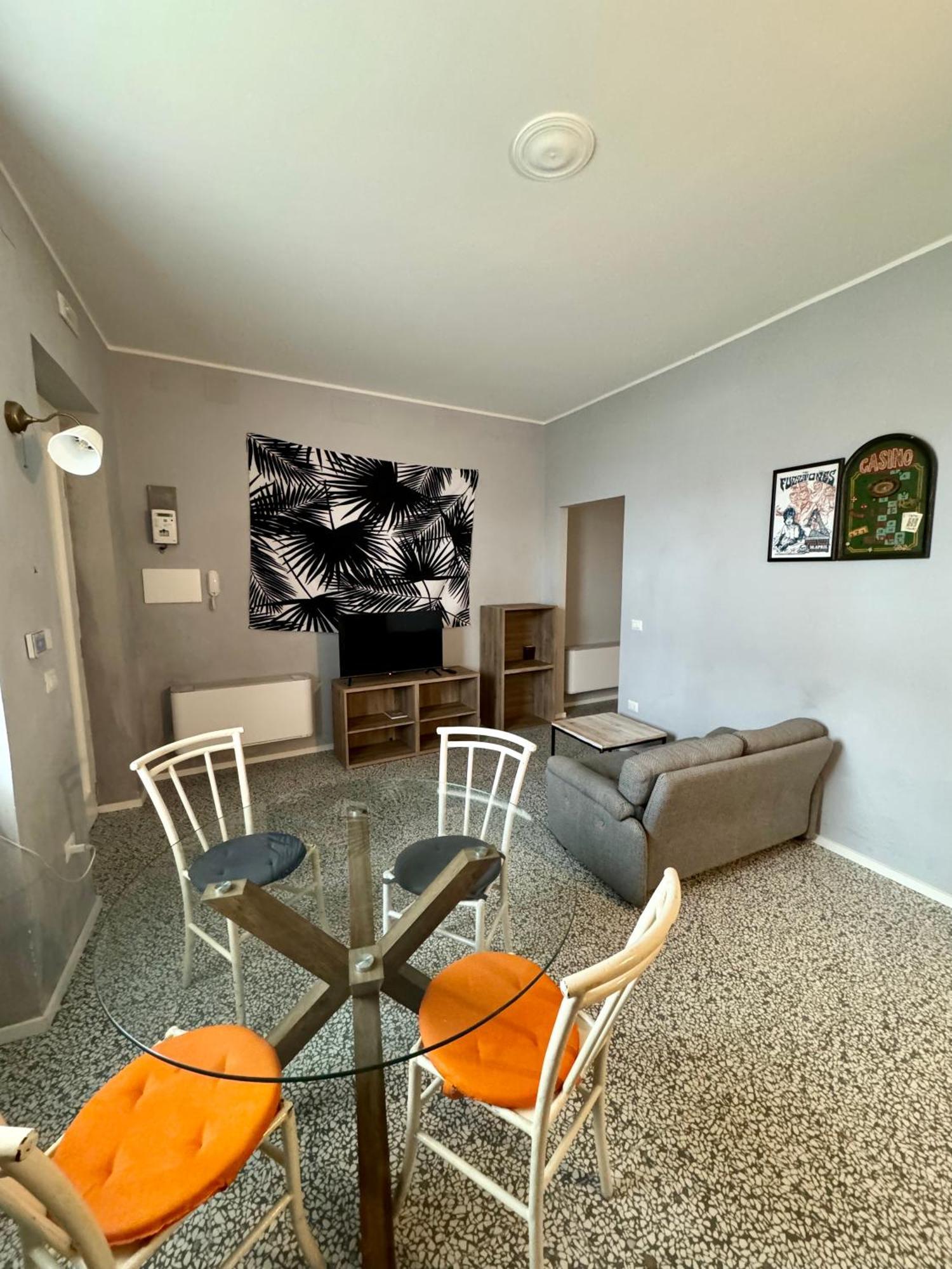 ليتشي 4 Balconi Rooms Paladini B&B E Appartamenti المظهر الخارجي الصورة